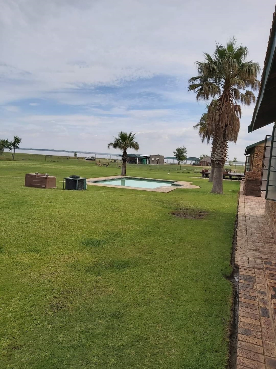 7 Bedroom Property for Sale in Oranjeville Free State